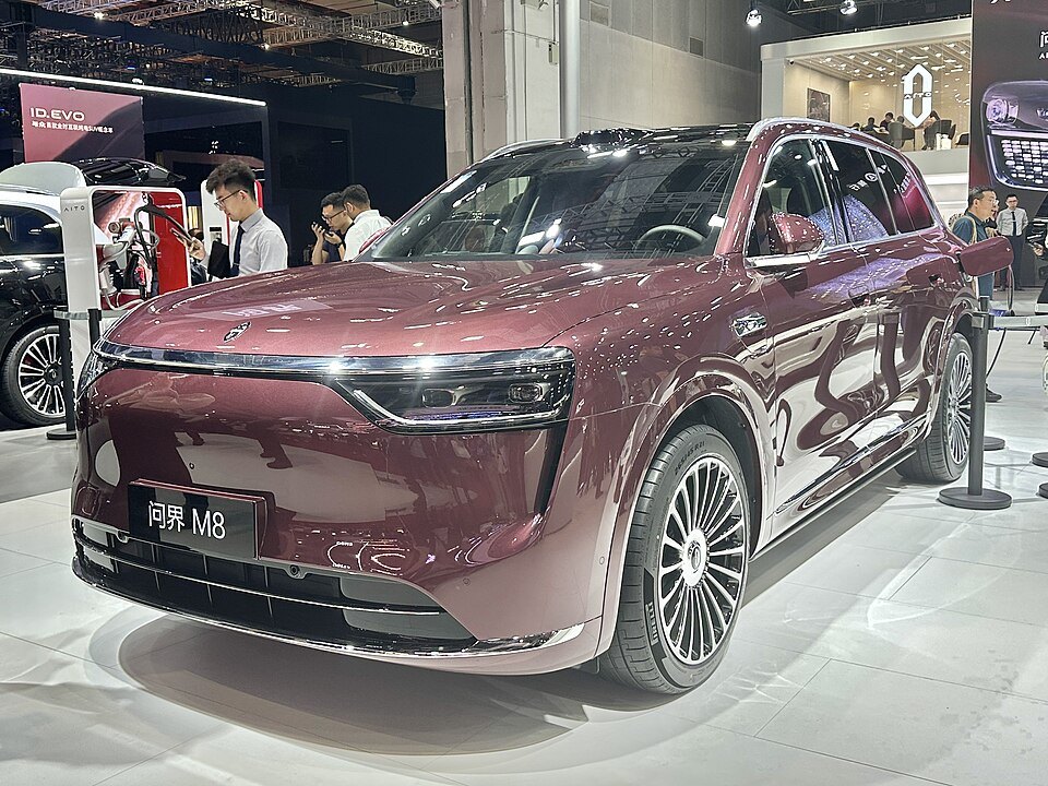 问界M8